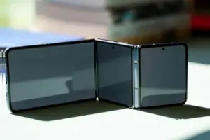 Samsung's Fold 8 Strategy: Countering Apple's Foldable Threa - According to SamMobile, Samsung's Galaxy Z Fold 8 could repres
